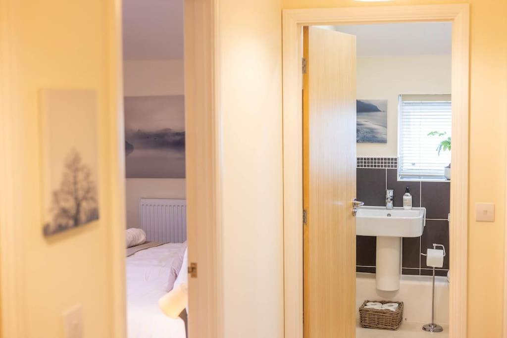 The Wellness Lodge- Gym, Table Tennis, Cinema, Parking And More! Bath Eksteriør bilde