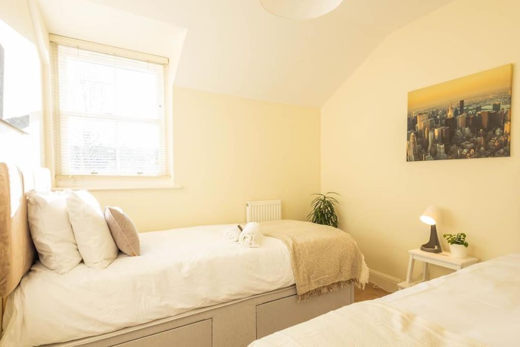 The Wellness Lodge- Gym, Table Tennis, Cinema, Parking And More! Bath Eksteriør bilde