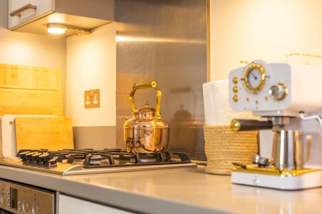 The Wellness Lodge- Gym, Table Tennis, Cinema, Parking And More! Bath Eksteriør bilde