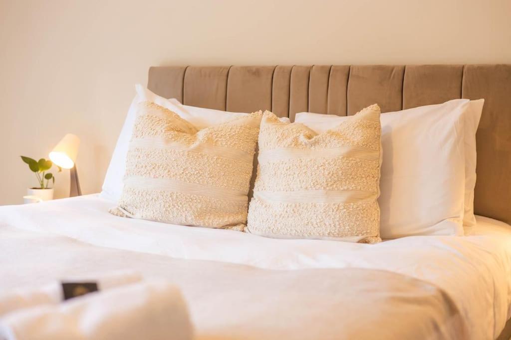 The Wellness Lodge- Gym, Table Tennis, Cinema, Parking And More! Bath Eksteriør bilde