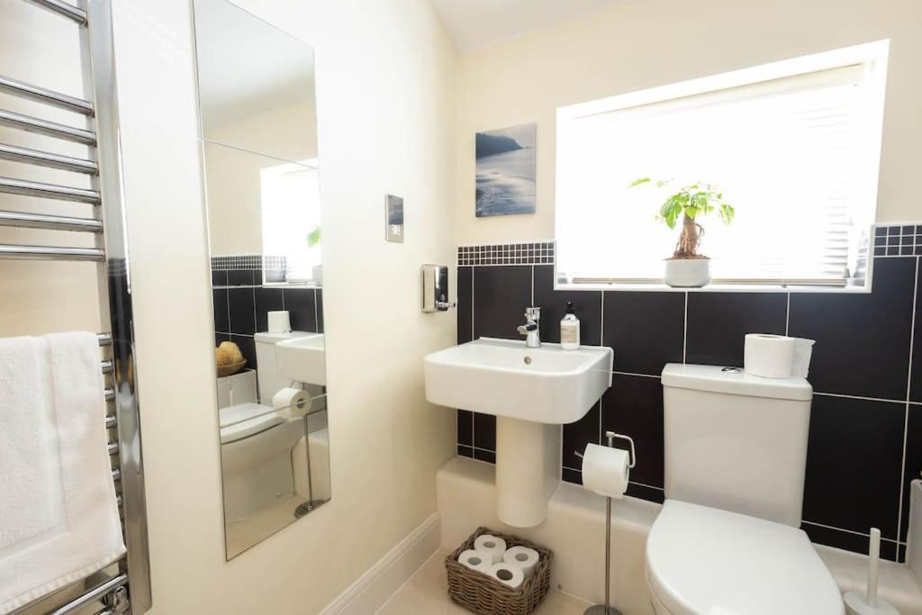 The Wellness Lodge- Gym, Table Tennis, Cinema, Parking And More! Bath Eksteriør bilde