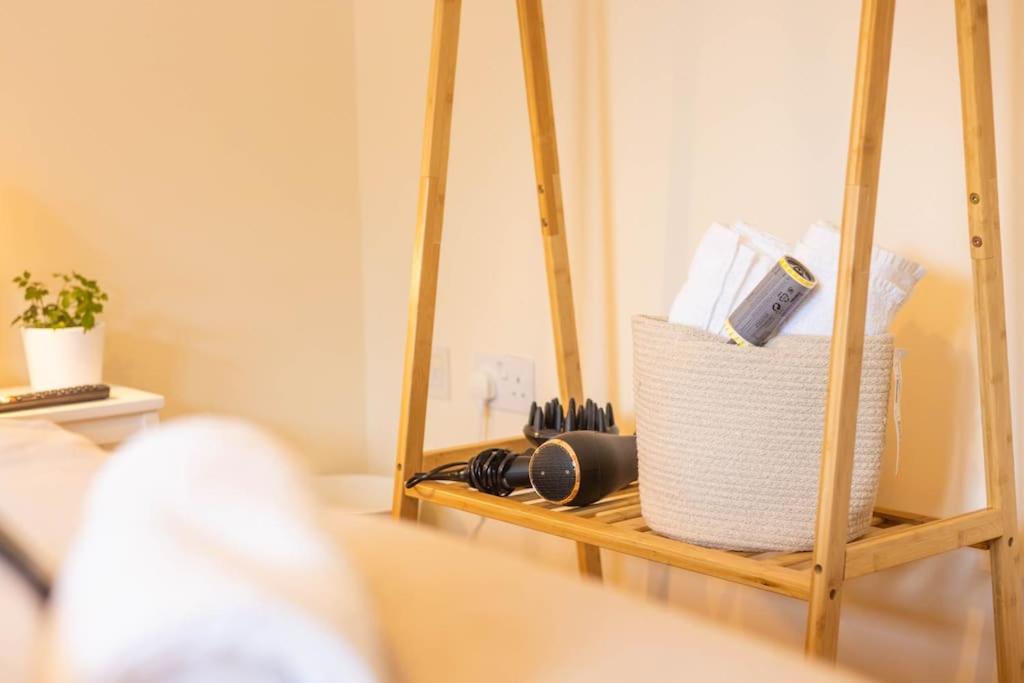 The Wellness Lodge- Gym, Table Tennis, Cinema, Parking And More! Bath Eksteriør bilde